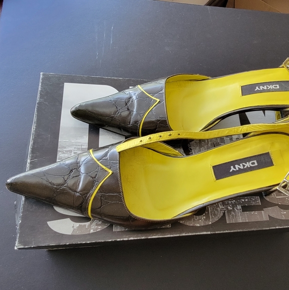 Shoes - Picture 2 of 8